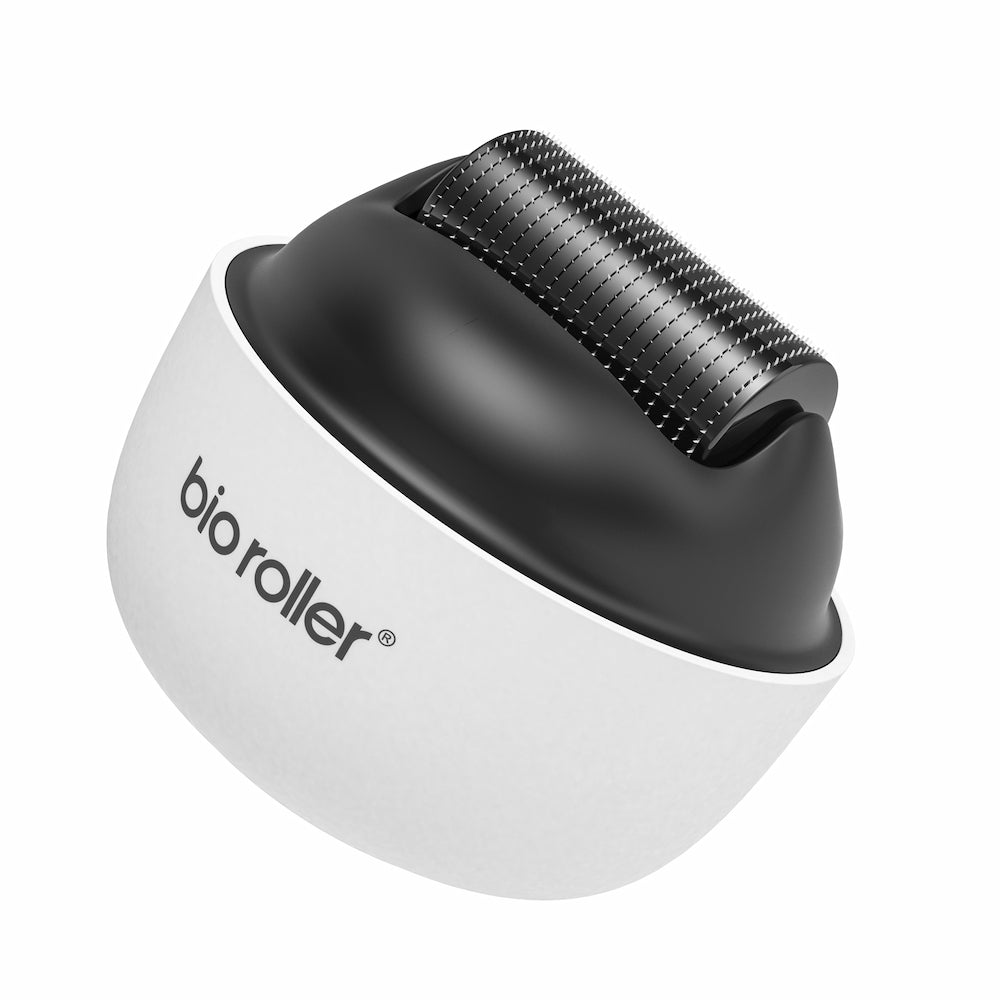Bio Roller G4 microneedling-kasvorulla modernissa muotoilussa, suunniteltu ihon nuorentamiseen, lisääntyneeseen seerumin imeytymiseen ja parannettuun ihon rakenteeseen.