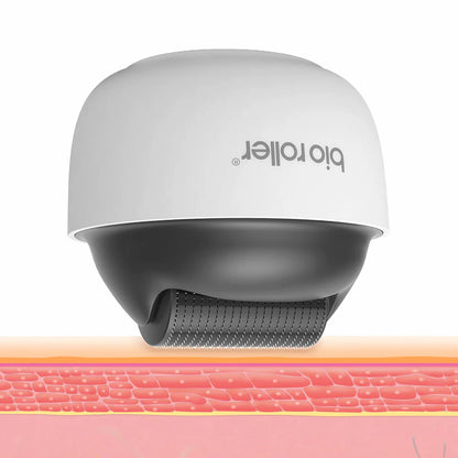 Bio Roller G4 microneedling-rulla, joka näyttää kuinka mikroneulat läpäisevät ihon pinnan stimuloidakseen kollageenia ja parantaakseen ihon rakennetta.