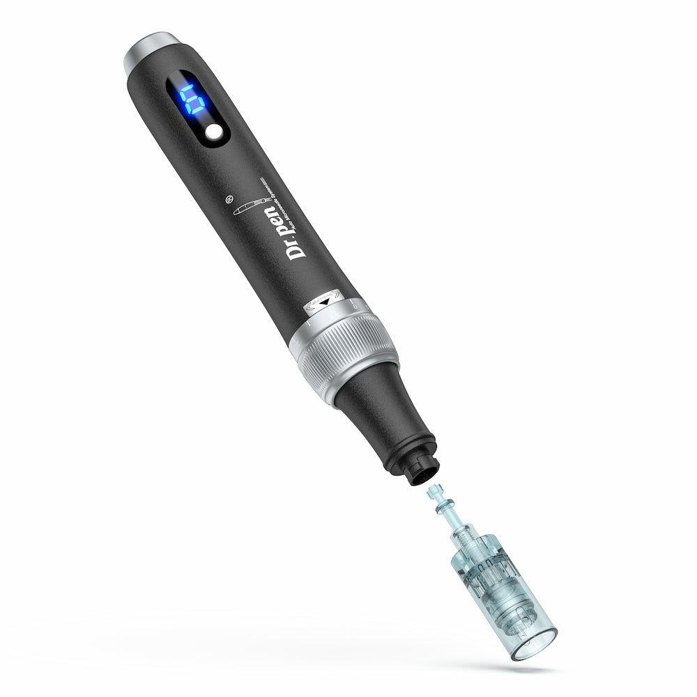 Dr. Pen M7S microneedling dermapen mustana irrotettavalla neulapäällä ammattilaiskäyttöön ihonhoitoon.