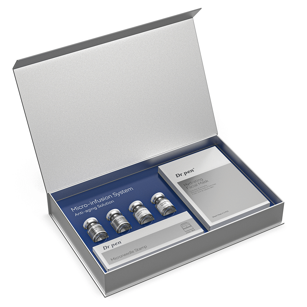 Dr. Pen MIS20 Micro-Infusion System avoimessa pakkauksessa, jossa on neljä peptide infusion serum -seerumia, microneedle-stamp ja kosteuttavia kasvonaamioita micro-infusion-hoitoon ja kotona tapahtuvaan ihonhoitoon.
