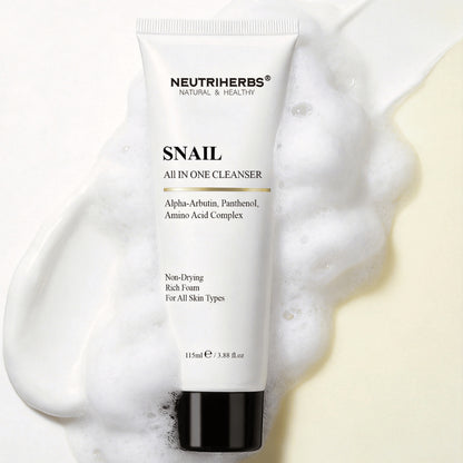 Neutriherbs Snail All In One Cleanser puhdistusvaahdolla – hellävarainen kasvojenpuhdistus, joka poistaa tehokkaasti lian, talin ja meikin kuivattamatta ihoa.