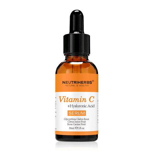 Neutriherbs Vitamin C + Hyaluronic Acid Serum 30 ml valkoista taustaa vasten. C-vitamiinia ja hyaluronihappoa sisältävä kasvoseerumi, joka kosteuttaa ihoa, lisää hehkua ja edistää tasaisempaa ihonsävyä.